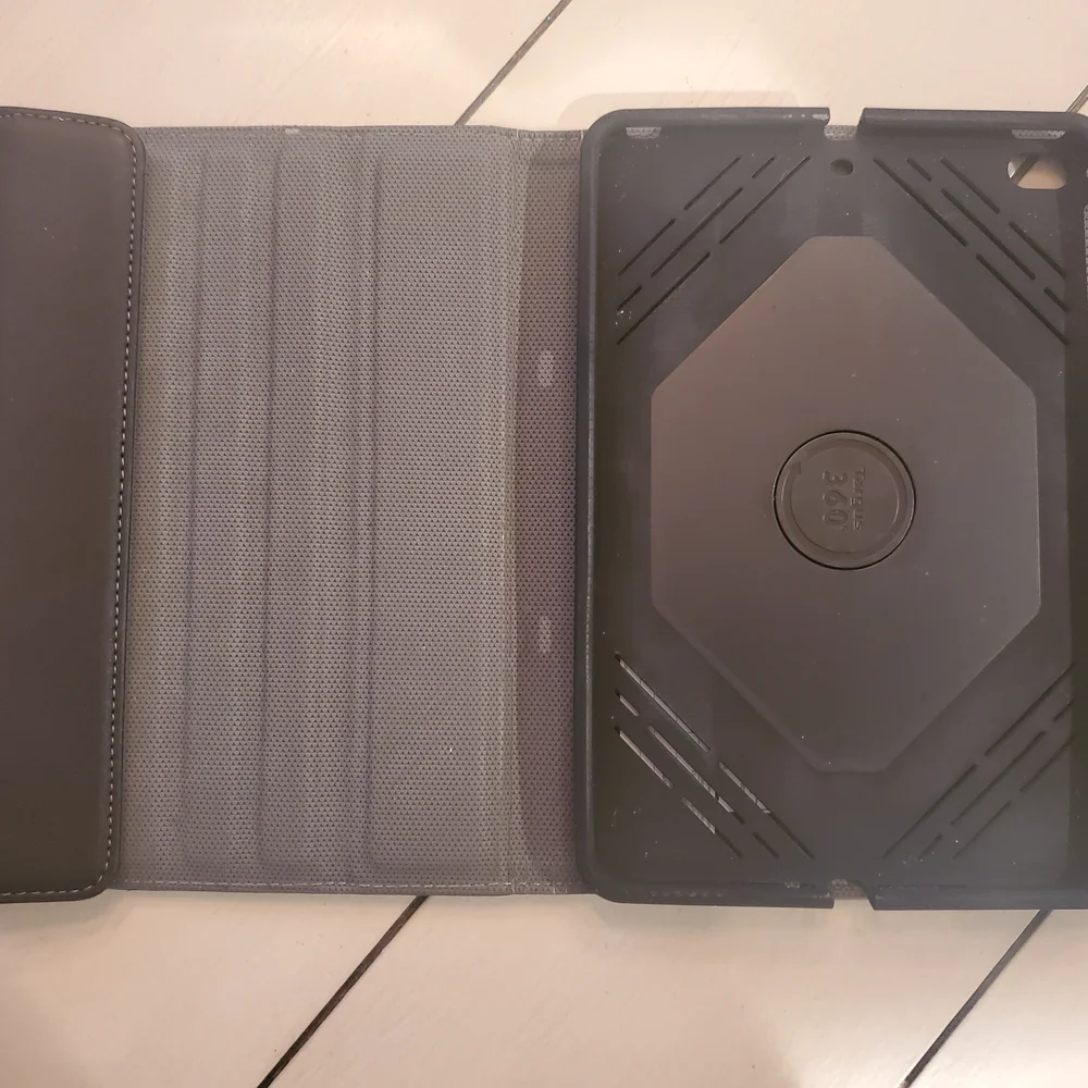 Targus - VersaVu Slim 360° Polycarbonate Folio for 7.9